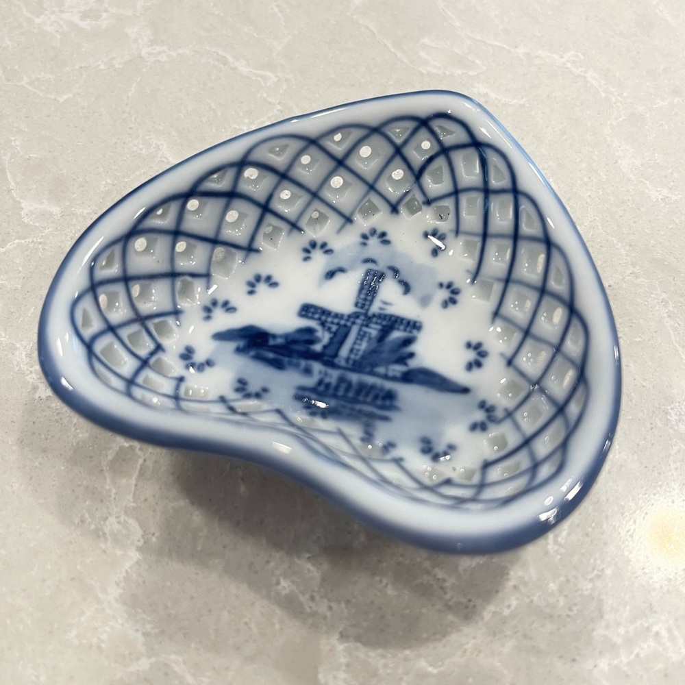 Delftware Holland Windmill Hand Painted Lattice Spade Shaped Trinket Dish